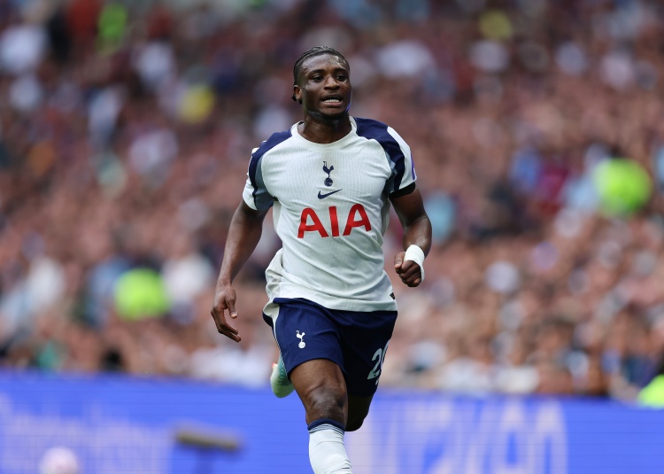 库杜斯坦言享受边路对决 满意赛季初表现但专注长期征程