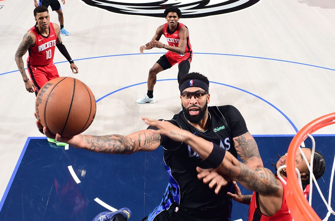 LOL世界赛直播-爆冷输8分，尴尬输13分，夺冠热门存短板！或许拆队才有机会冲冠