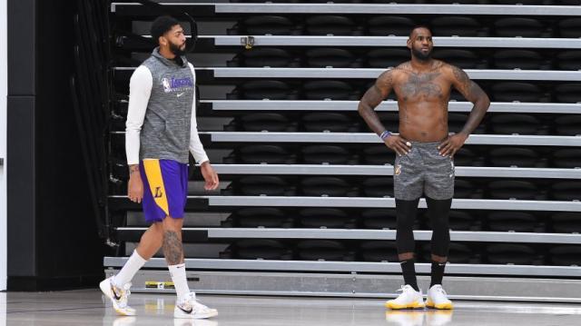 1616398975177067200.jpg GettyImages-1191012070.jpg