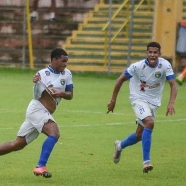 LOL世界赛直播-打进升甲进球后拉下短裤露屁股 他被停赛8场不冤